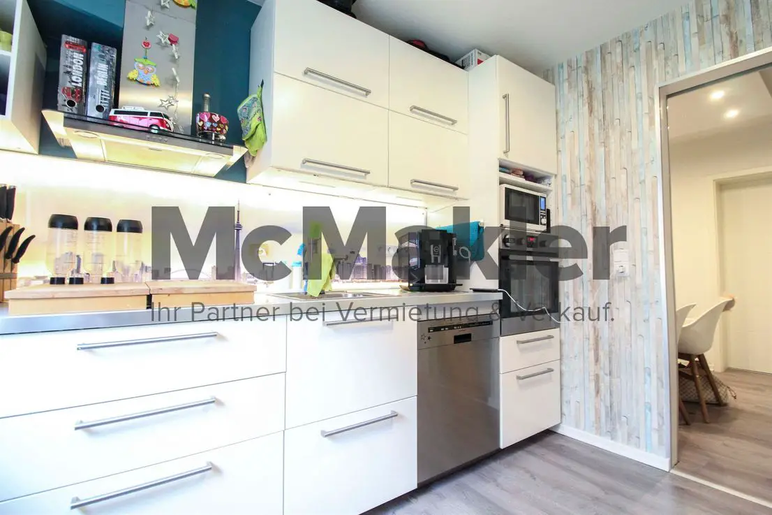 Küche  -- Zentrumsnah: Sanierte 5-Zimmer-Wohnung mit Balkon in Eckernförde