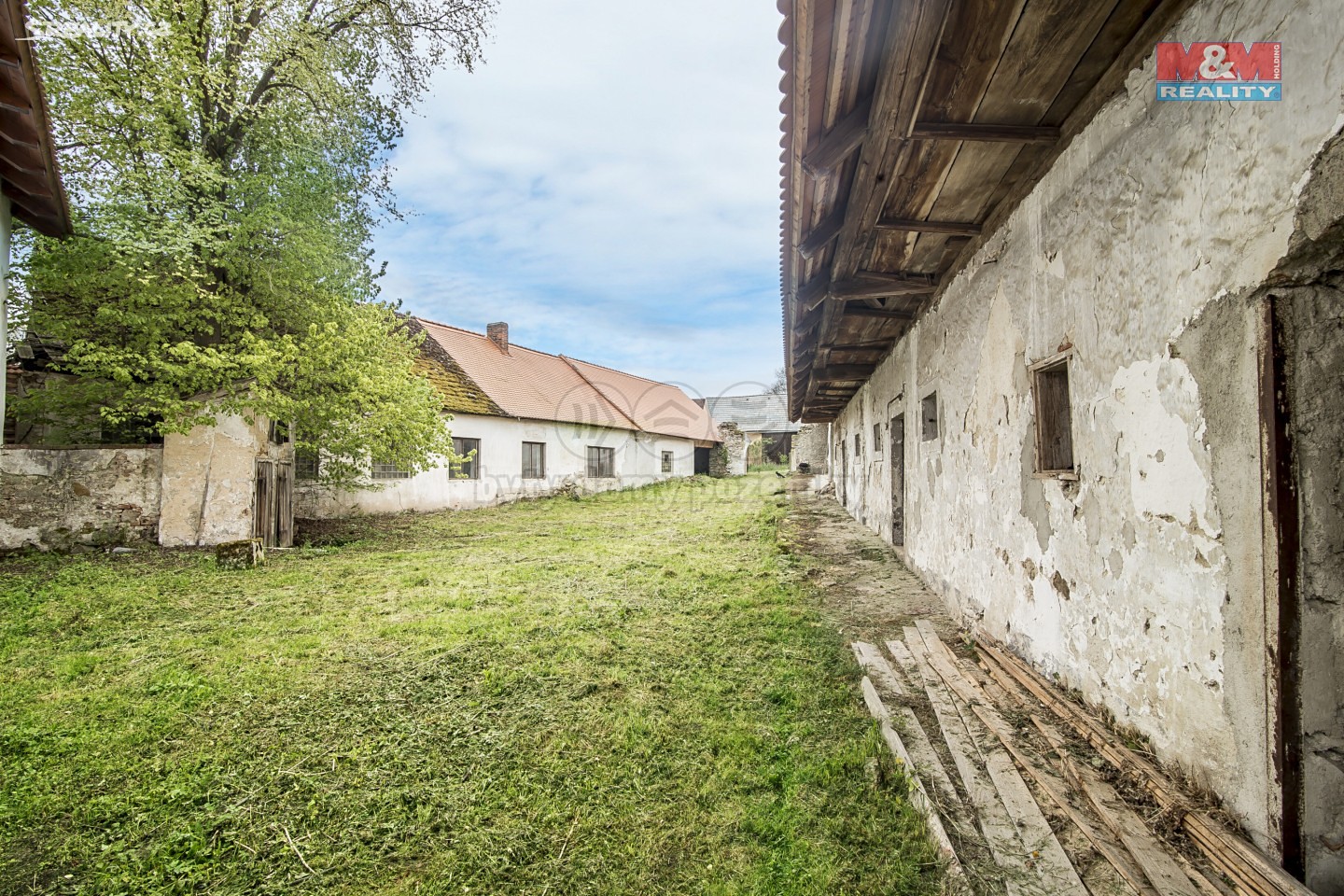 Prodej  rodinného domu 1 200 m², pozemek 4 482 m², Lásenice, okres Jindřichův Hradec