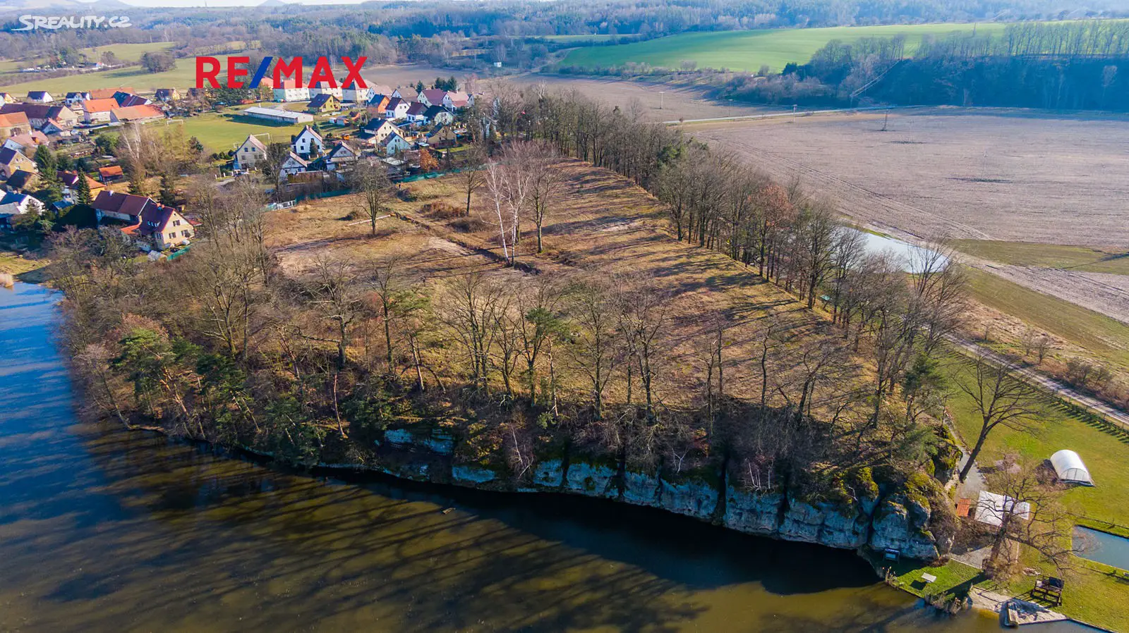 Prodej  stavebního pozemku 2 400 m², Holany, okres Česká Lípa