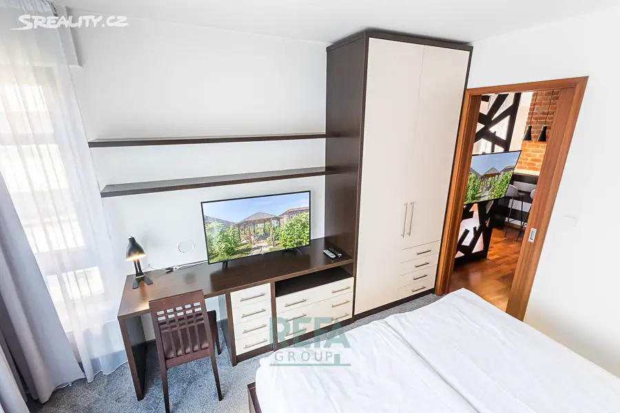 Pronájem bytu 2+kk 44 m², Horská, Praha 2 - Nové Město