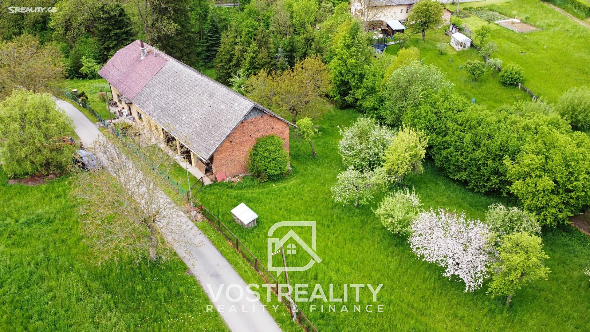 Prodej  rodinného domu 390 m², pozemek 3 872 m², Loukovec - Hubálov, okres Mladá Boleslav