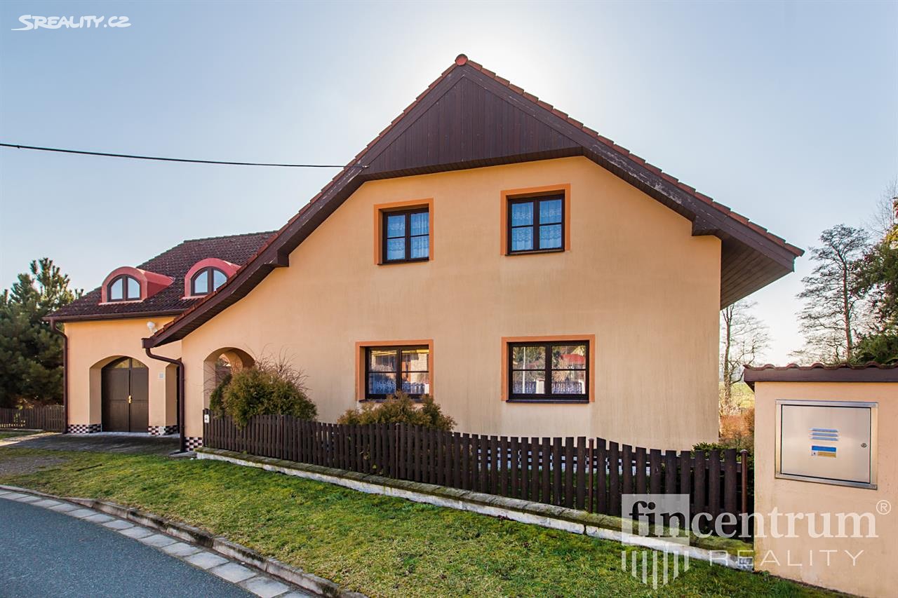 Pronájem  rodinného domu 340 m², pozemek 705 m², Živanice, okres Pardubice