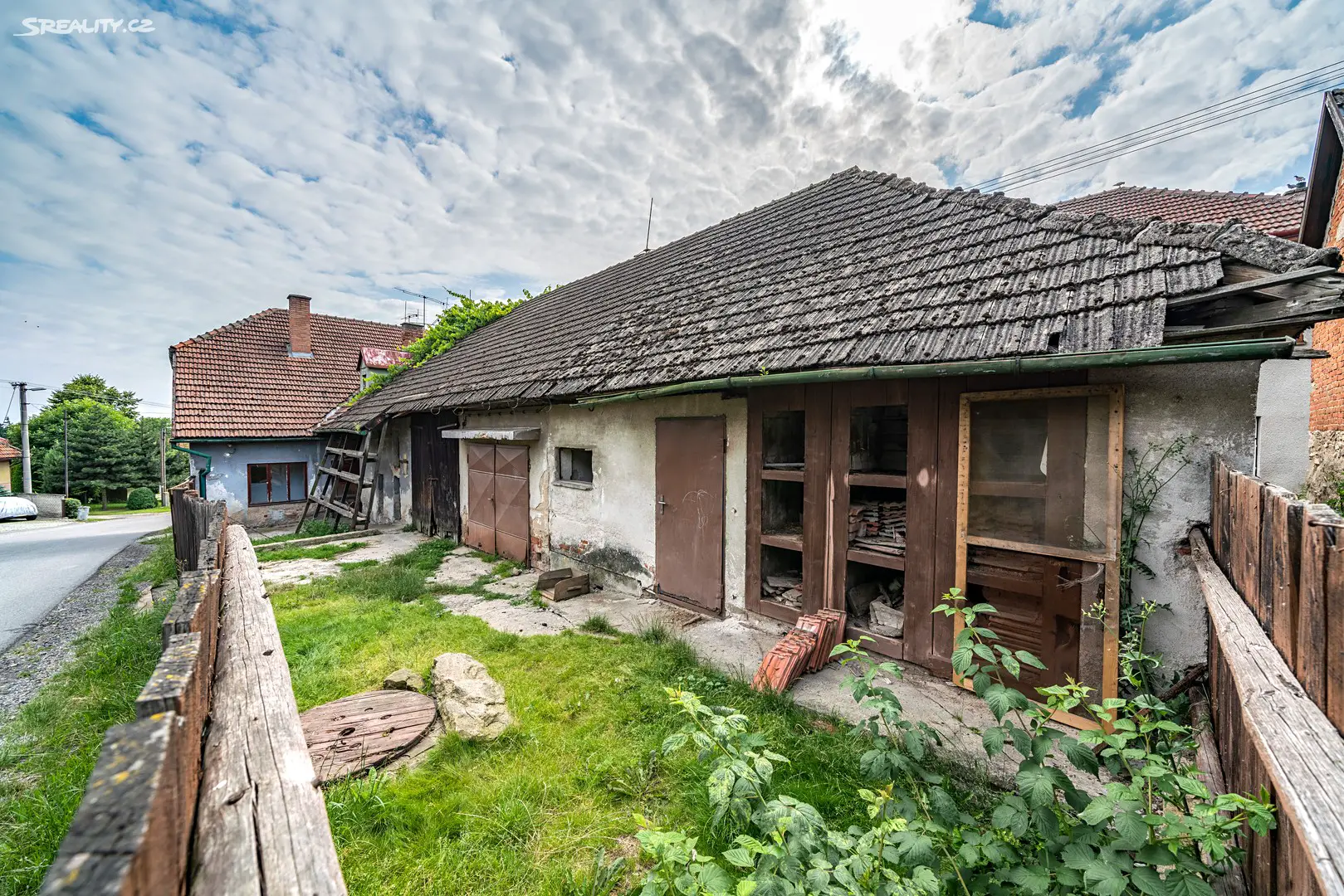 Prodej  rodinného domu 193 m², pozemek 389 m², Velké Meziříčí - Lhotky, okres Žďár nad Sázavou