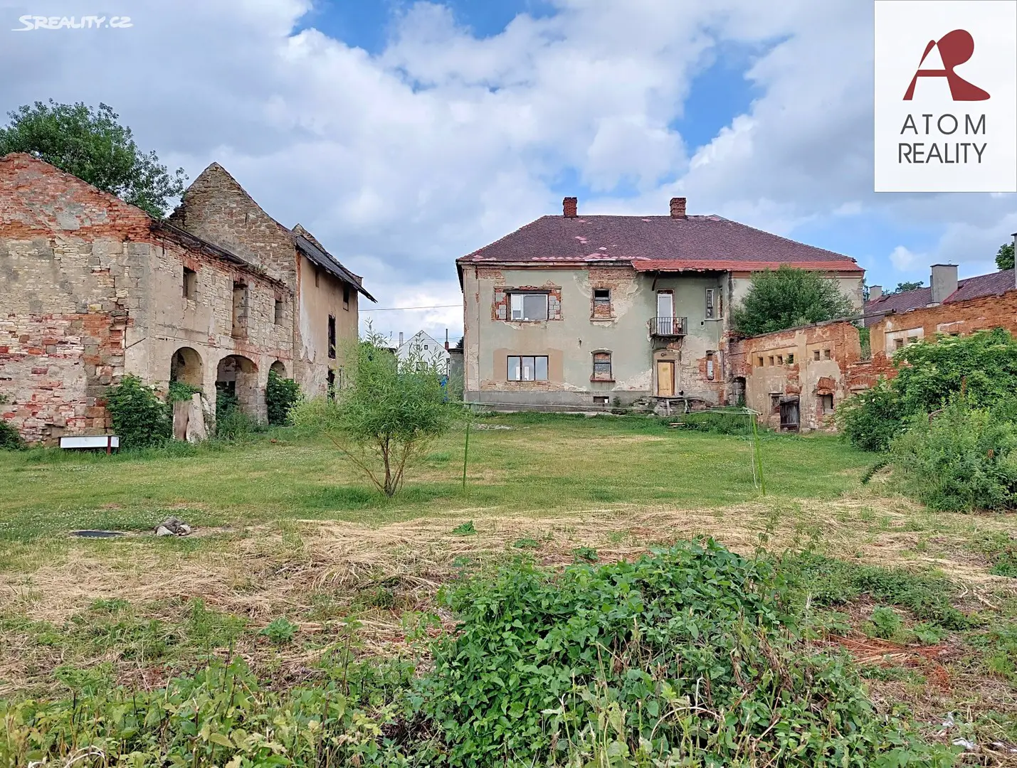 Prodej  rodinného domu 300 m², pozemek 9 621 m², Nebužely, okres Mělník