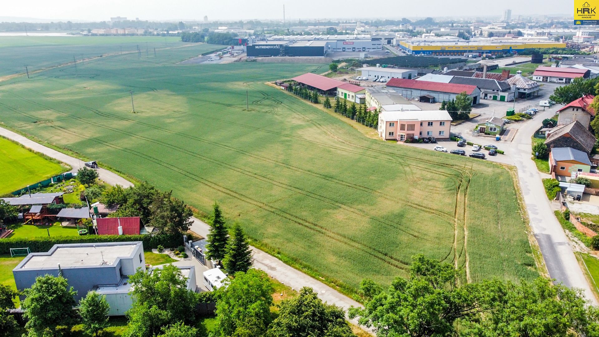 Prodej  komerčního pozemku 9 558 m², Olomouc - Chválkovice, okres Olomouc
