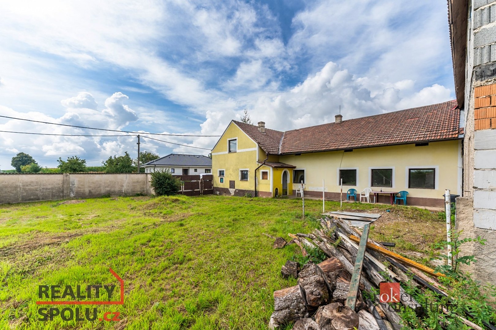 Prodej  rodinného domu 260 m², pozemek 1 180 m², Chorušice, okres Mělník