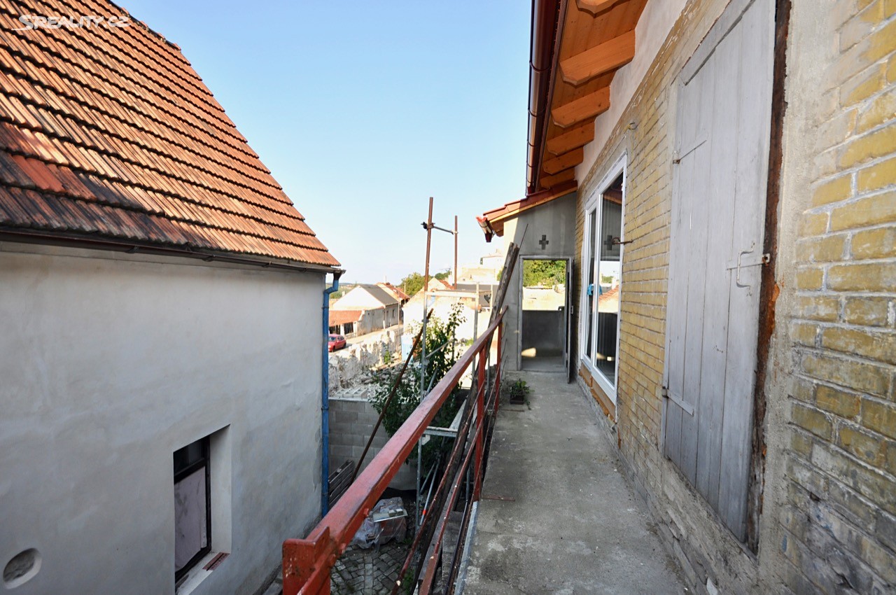 Prodej  stavebního pozemku 271 m², V. Burgra, Kladno