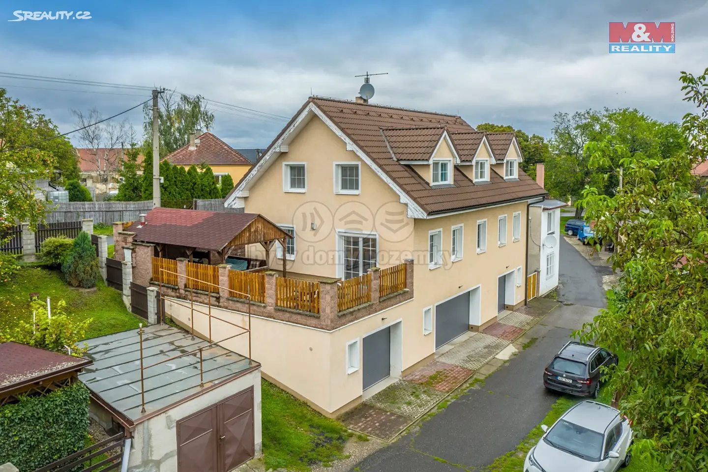 Prodej  rodinného domu 280 m², pozemek 453 m², Zlončice, okres Mělník