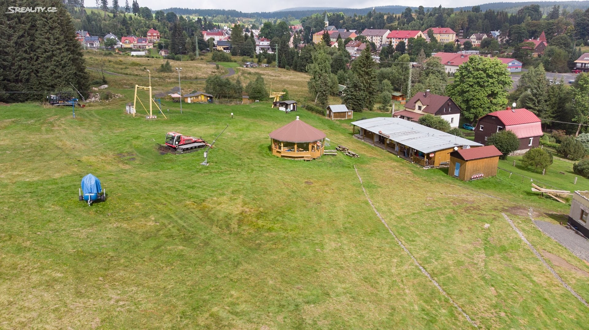 Prodej  komerčního pozemku 49 000 m², Velflinská, Pernink