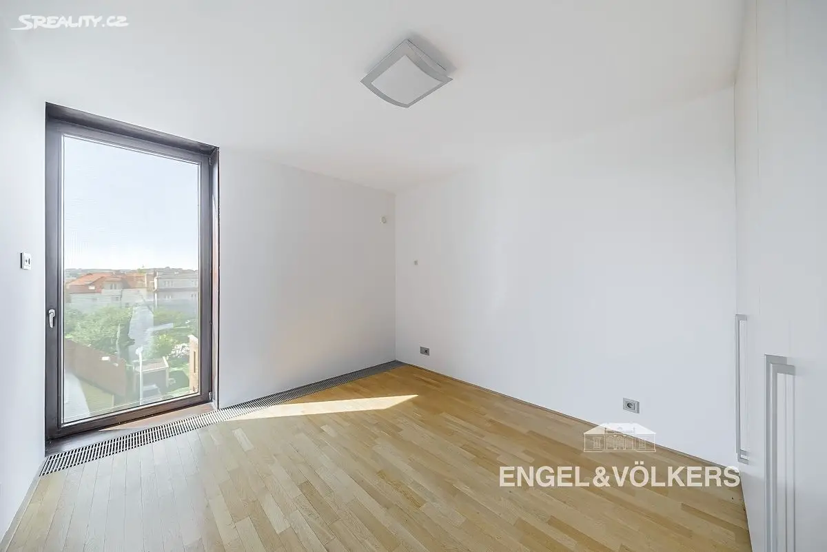 Prodej bytu 6 pokojů a více 185 m², Nobelova, Praha 6 - Vokovice