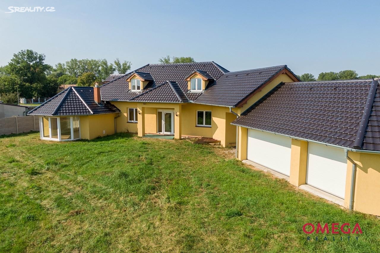 Prodej  rodinného domu 329 m², pozemek 1 721 m², Sány, okres Nymburk