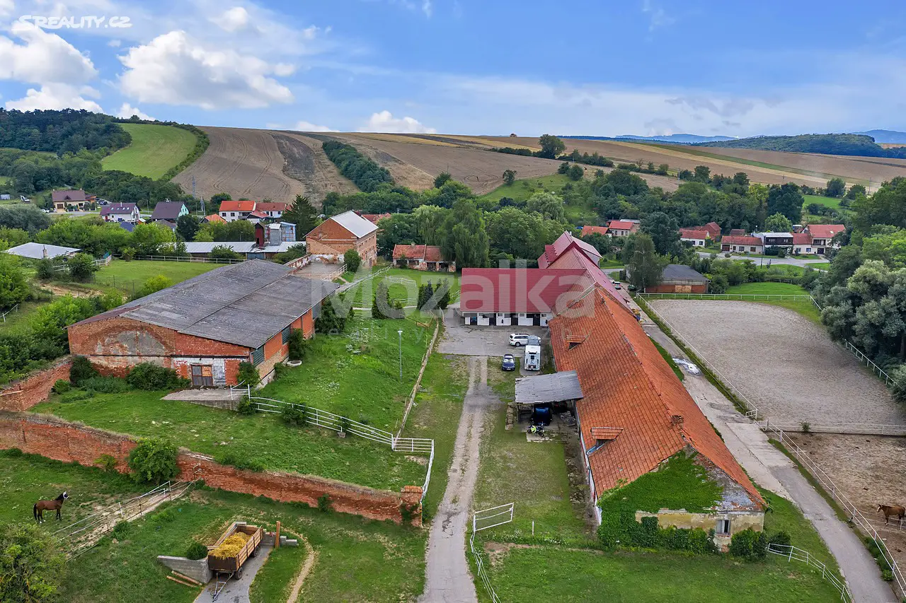 Prodej  zemědělské usedlosti 28 457 m², pozemek 28 457 m², Nemochovice, okres Vyškov