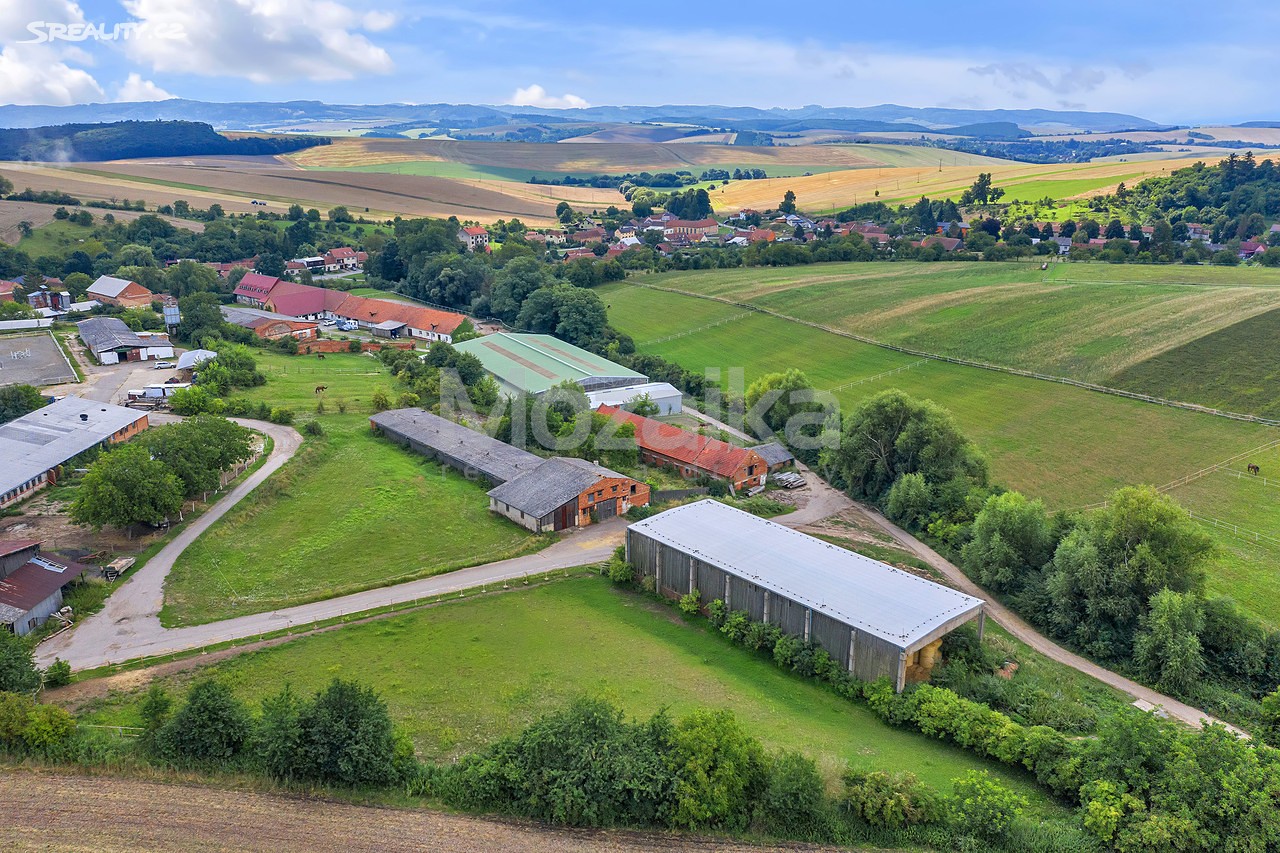 Prodej  zemědělské usedlosti 28 457 m², pozemek 28 457 m², Nemochovice, okres Vyškov
