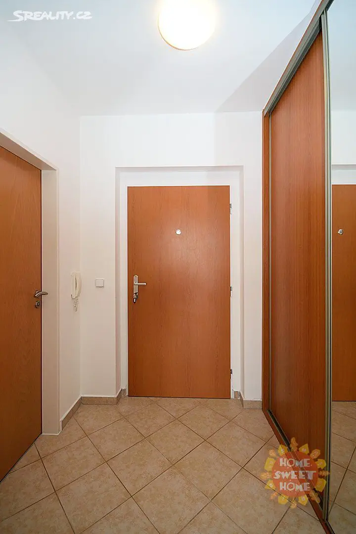 Pronájem bytu 1+kk 40 m², Ve slatinách, Praha 10 - Záběhlice
