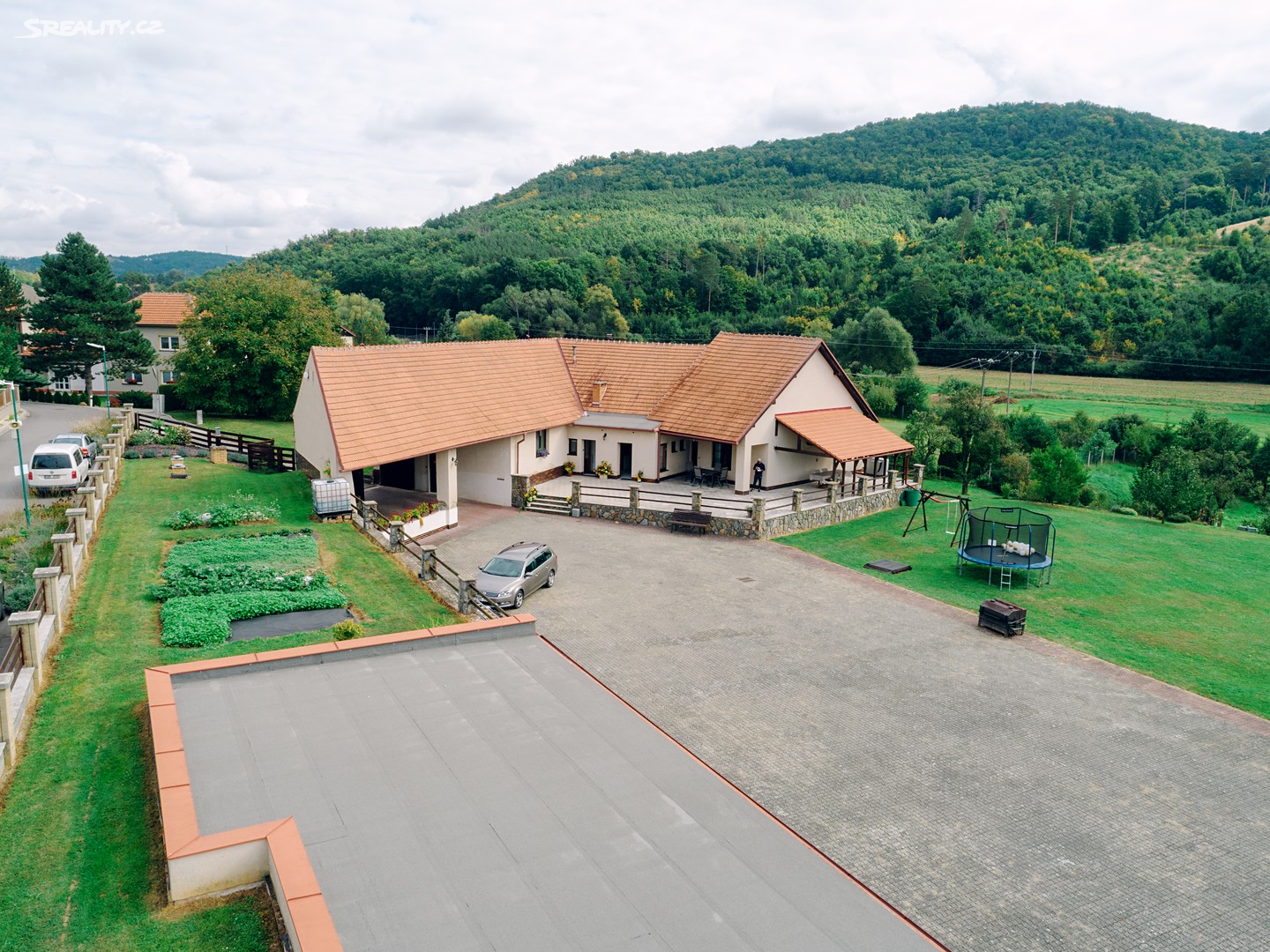 Prodej  rodinného domu 270 m², pozemek 5 445 m², Chudčice, okres Brno-venkov