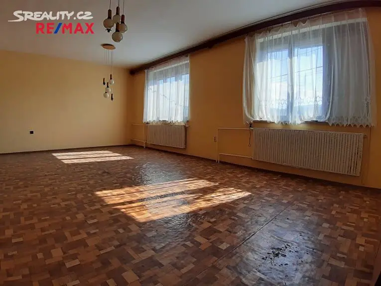 Prodej  rodinného domu 252 m², pozemek 591 m², Bystřice pod Lopeníkem, okres Uherské Hradiště