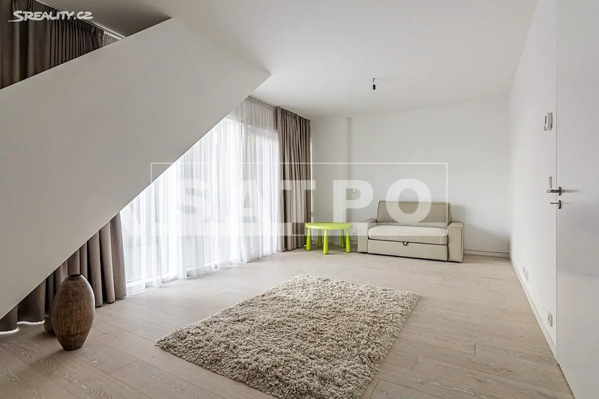 Prodej bytu 5+kk 217 m² (Mezonet), Holečkova, Praha 5 - Smíchov