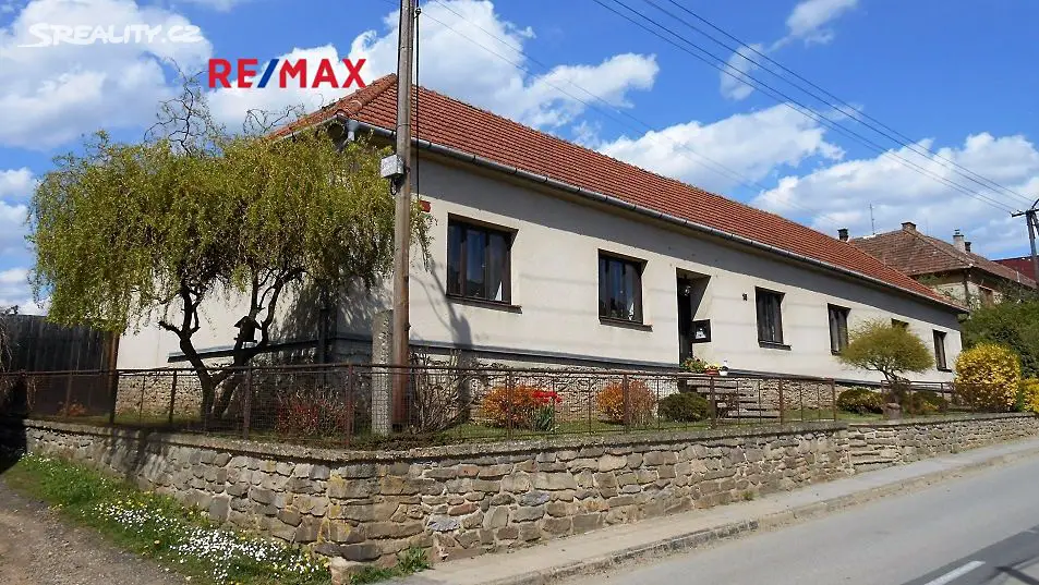 Prodej  rodinného domu 255 m², pozemek 4 000 m², Rašov, okres Brno-venkov