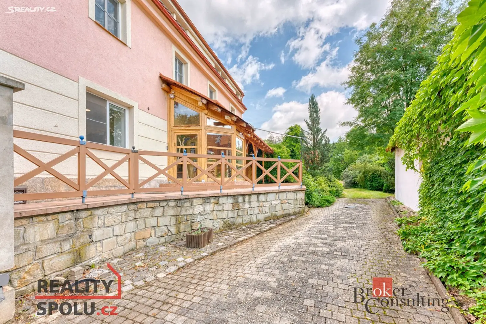 Prodej  rodinného domu 852 m², pozemek 2 017 m², Ptýrov, okres Mladá Boleslav