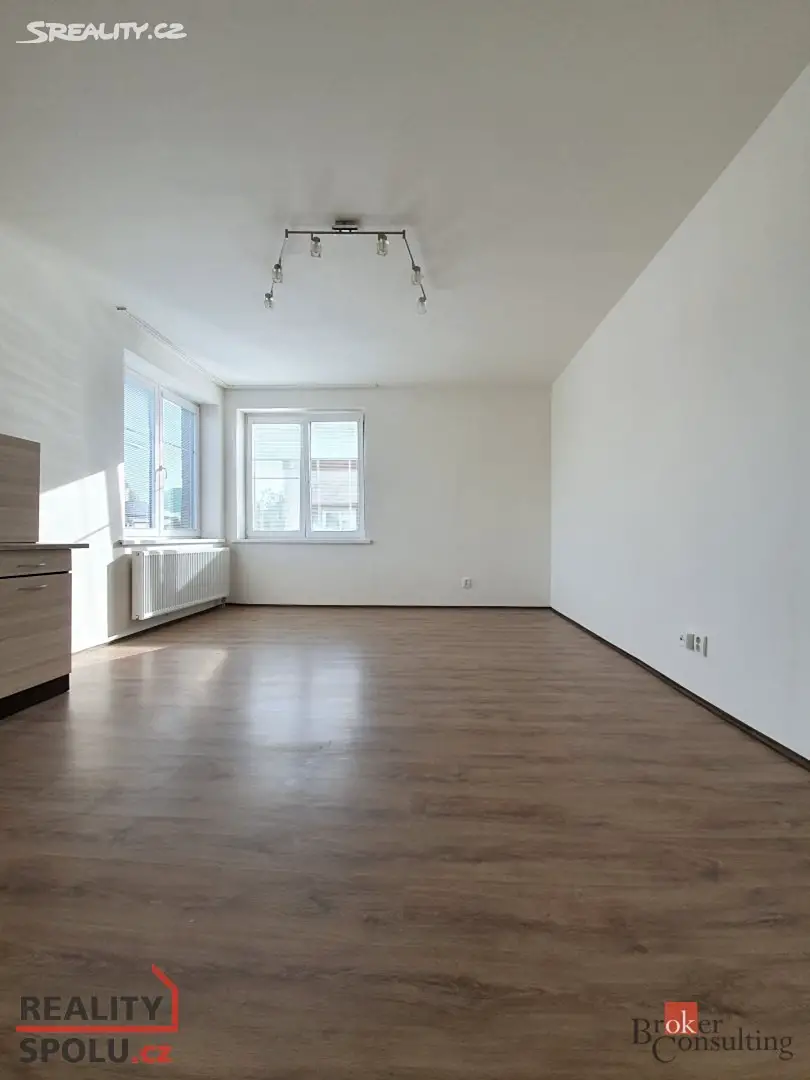 Pronájem bytu 1+kk 40 m², Kořenského, Ostrava - Vítkovice