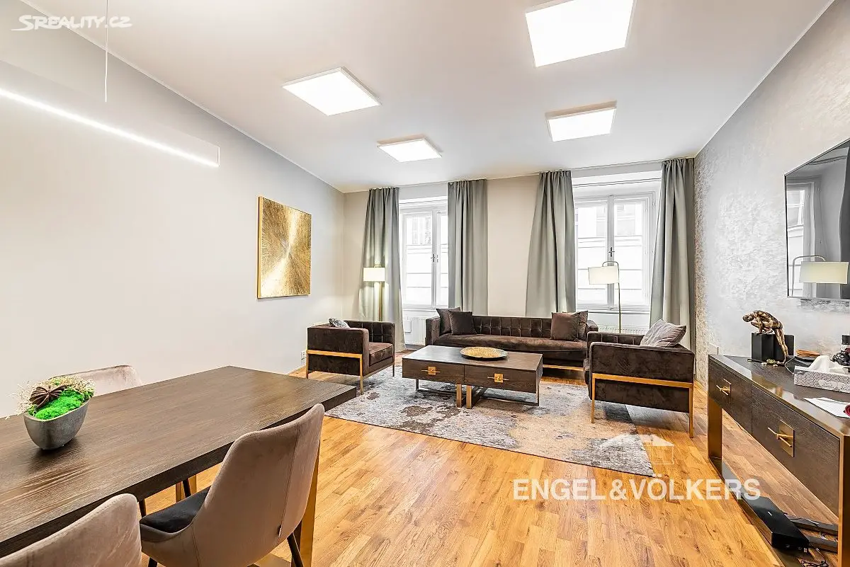 Pronájem bytu 6 pokojů a více 224 m² (Podkrovní), Betlémské náměstí, Praha 1 - Staré Město