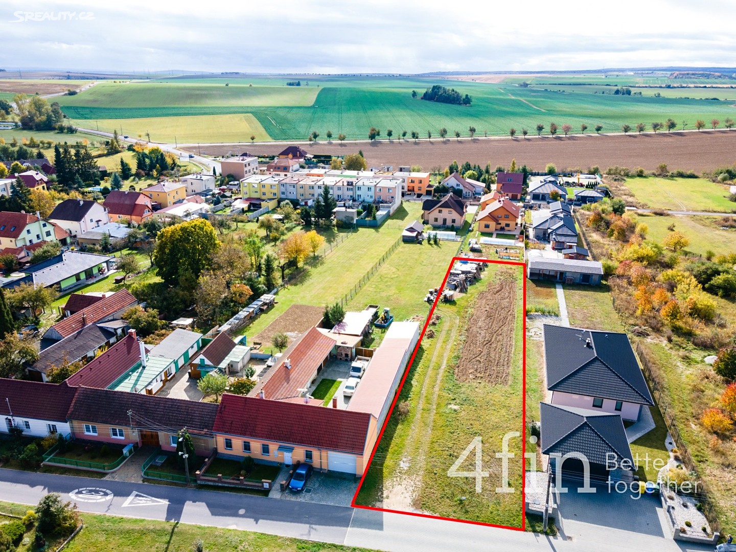 Prodej  stavebního pozemku 1 369 m², Hluboké Mašůvky, okres Znojmo