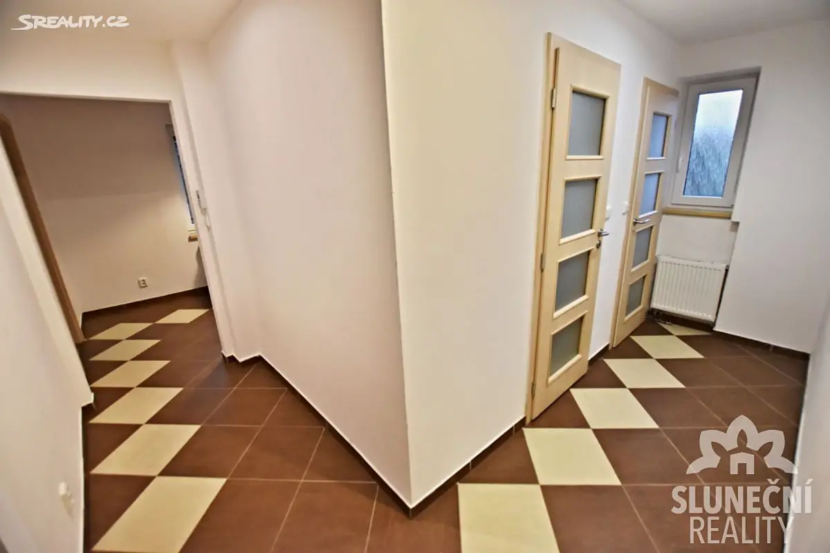 Pronájem bytu 2+1 57 m², Revoluční, Uherské Hradiště