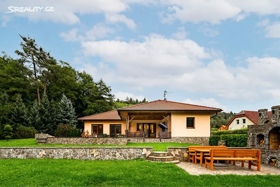 Prodej  rodinného domu 212 m², pozemek 2 754 m², Týnec nad Sázavou - Čakovice, okres Benešov