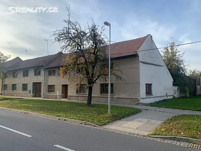 Prodej  zemědělské usedlosti 938 m², pozemek 1 824 m², Pivín, okres Prostějov