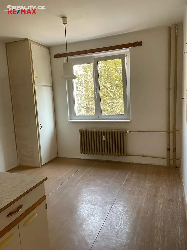 Prodej bytu 3+1 64 m², Krymská, Karlovy Vary
