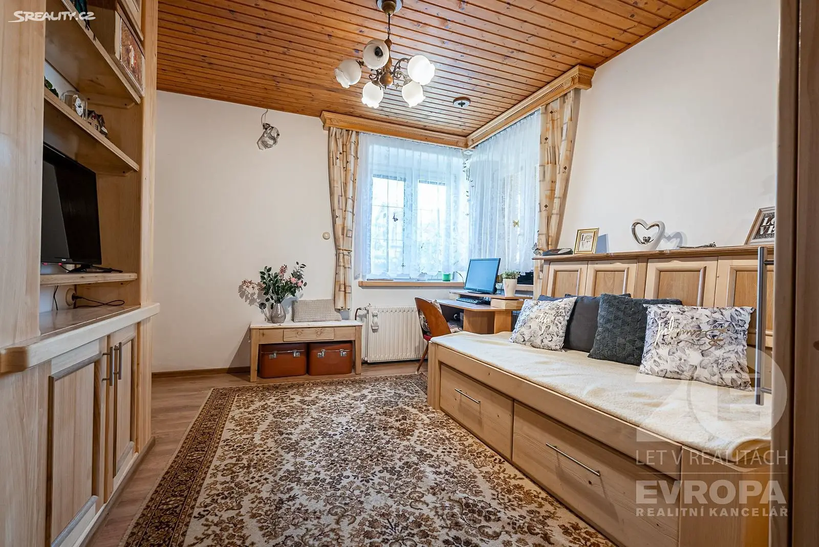 Prodej  rodinného domu 526 m², pozemek 2 948 m², T. G. Masaryka, Ostroměř