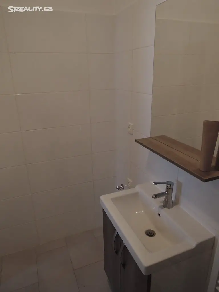 Pronájem bytu 1+kk 26 m², Rybnická, Brno - Nový Lískovec