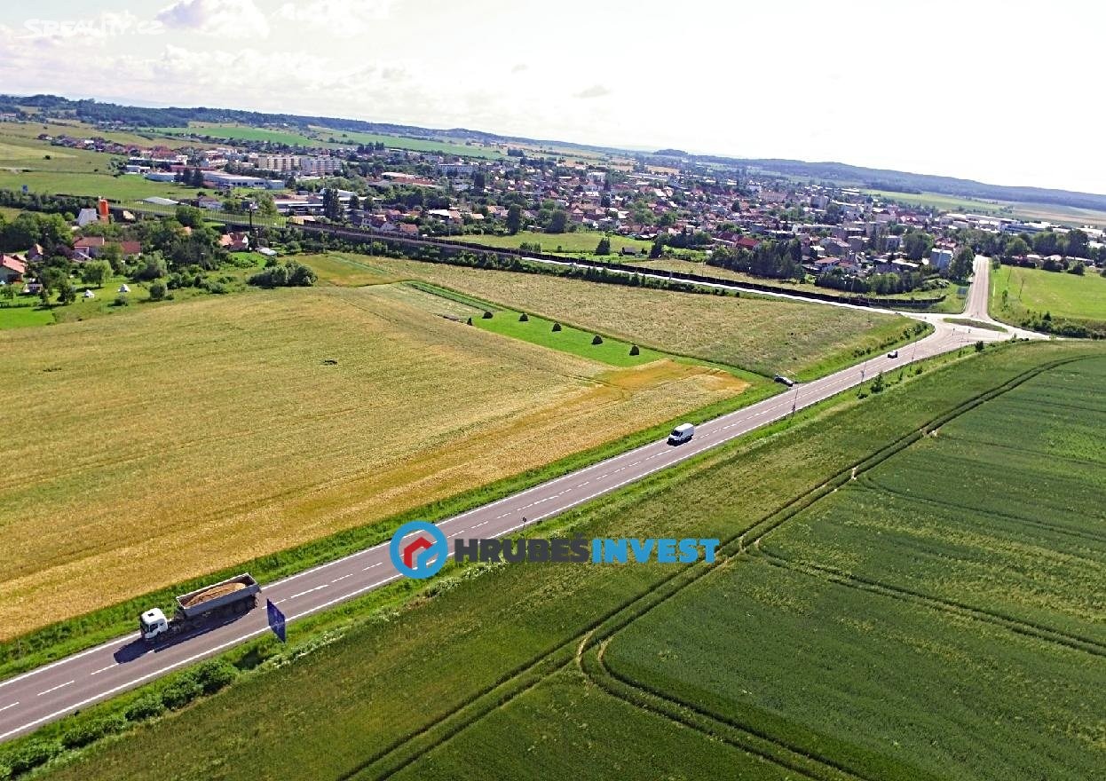 Prodej  komerčního pozemku 8 945 m², Holice, okres Pardubice
