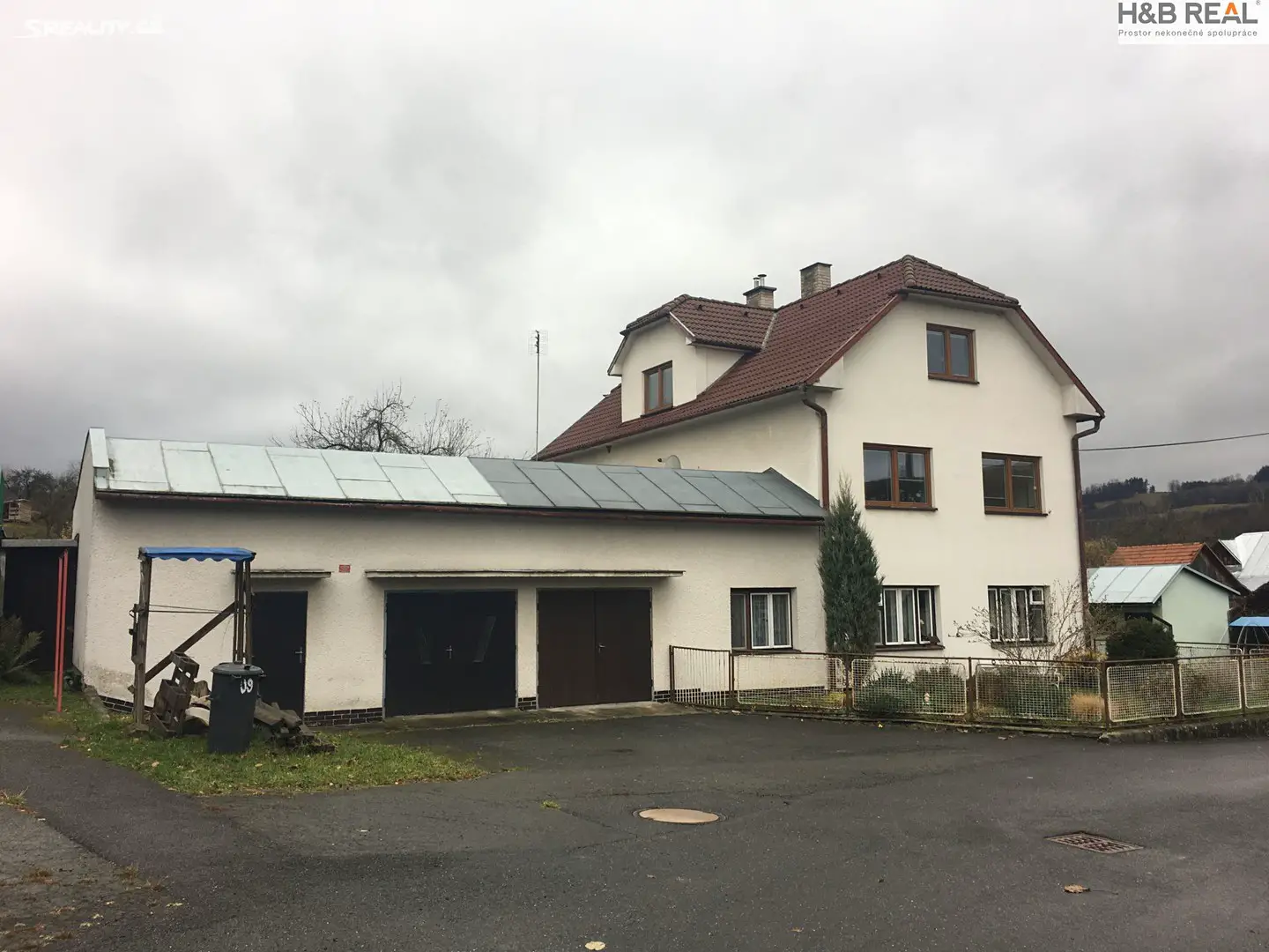 Prodej  rodinného domu 360 m², pozemek 443 m², Hošťálková, okres Vsetín