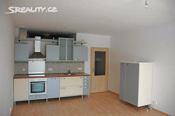 Pronájem bytu 1+kk 33 m², Květná, Plzeň - Východní Předměstí
