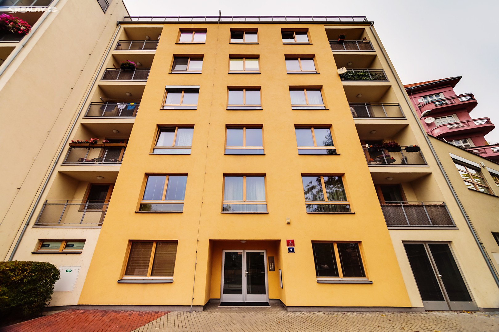 Pronájem bytu 2+1 62 m², Pod stupni, Praha 10 - Vršovice