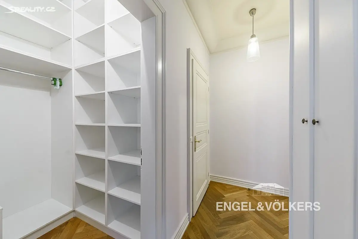 Prodej bytu 5+1 183 m², Trojanova, Praha 2 - Nové Město
