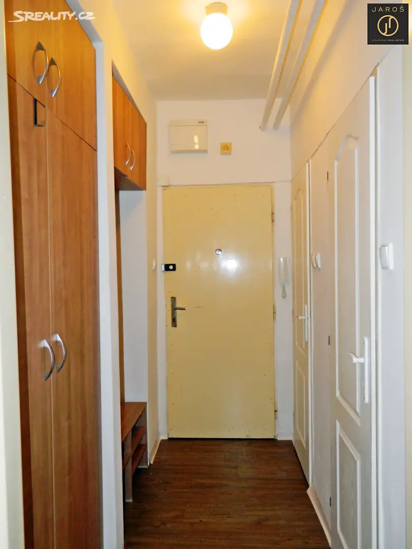 Pronájem bytu 1+1 40 m², Na Petřinách, Praha 6 - Veleslavín