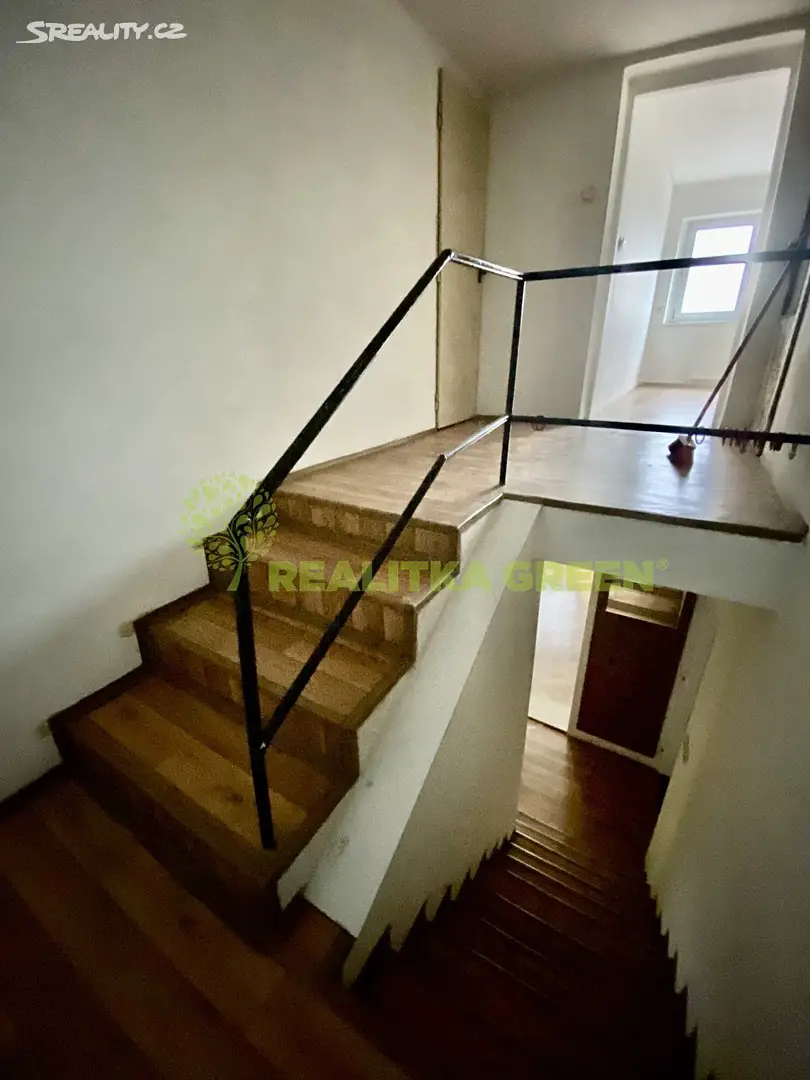 Prodej  rodinného domu 275 m², pozemek 2 492 m², Vážany, okres Uherské Hradiště