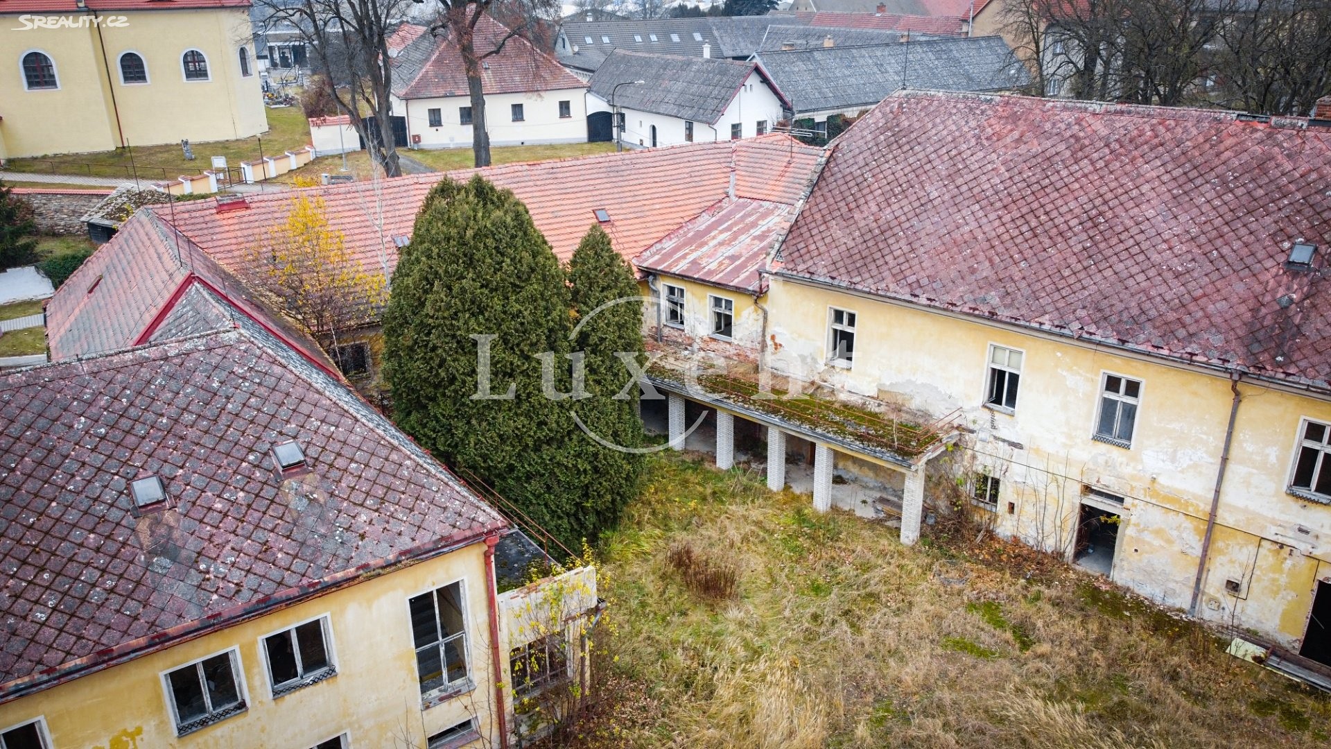 Prodej  památky 2 472 m², pozemek 70 000 m², Choustník, okres Tábor