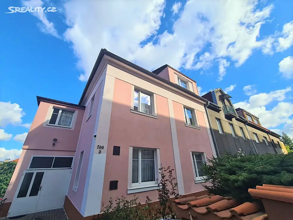 Pronájem bytu 2+kk 47 m², Prostřední, Praha 4 - Michle