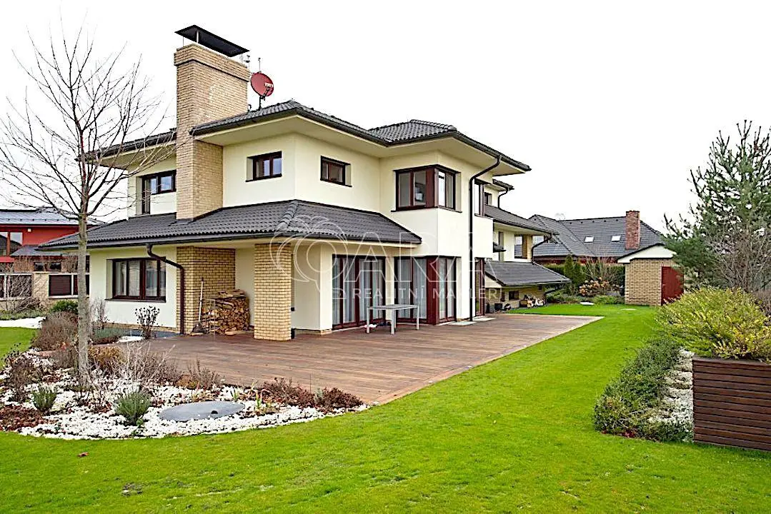 Prodej  rodinného domu 490 m², pozemek 1 602 m², Jesenice - Zdiměřice, okres Praha-západ