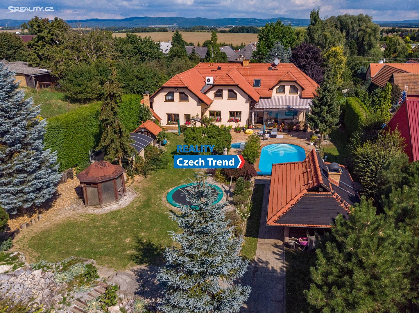 Prodej  rodinného domu 474 m², pozemek 6 374 m², Tršice - Hostkovice, okres Olomouc