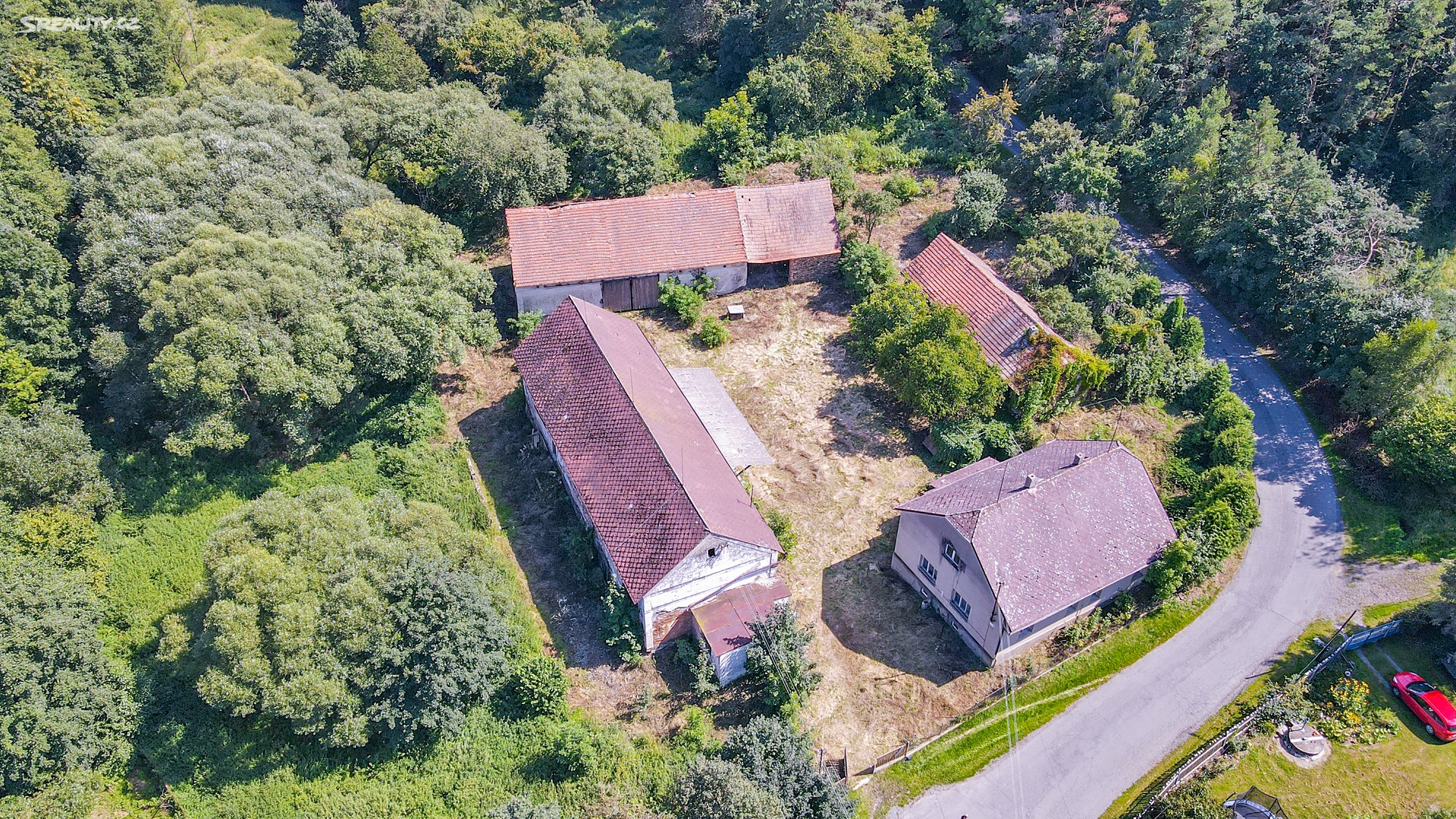 Prodej  zemědělské usedlosti 280 m², pozemek 82 947 m², Bojanovice - Senešnice, okres Praha-západ