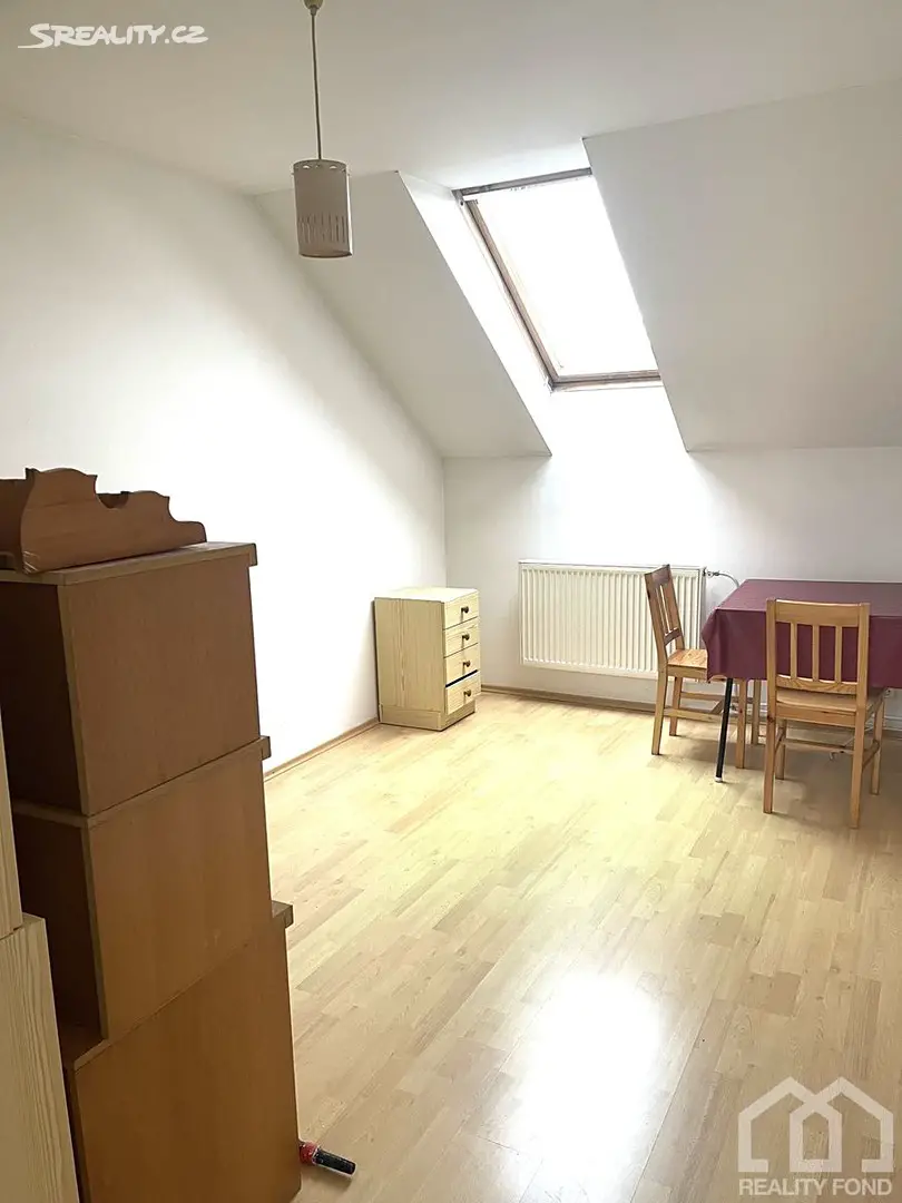 Pronájem bytu 2+kk 50 m² (Podkrovní), Kojická, Praha 9 - Újezd nad Lesy