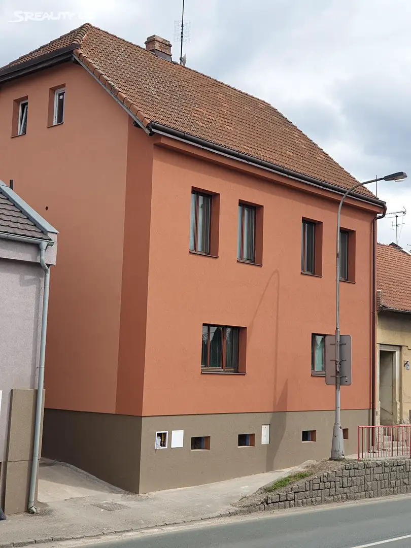 Pronájem bytu 1+kk 28 m² (Podkrovní), Koutníkova, Hradec Králové - Plotiště nad Labem