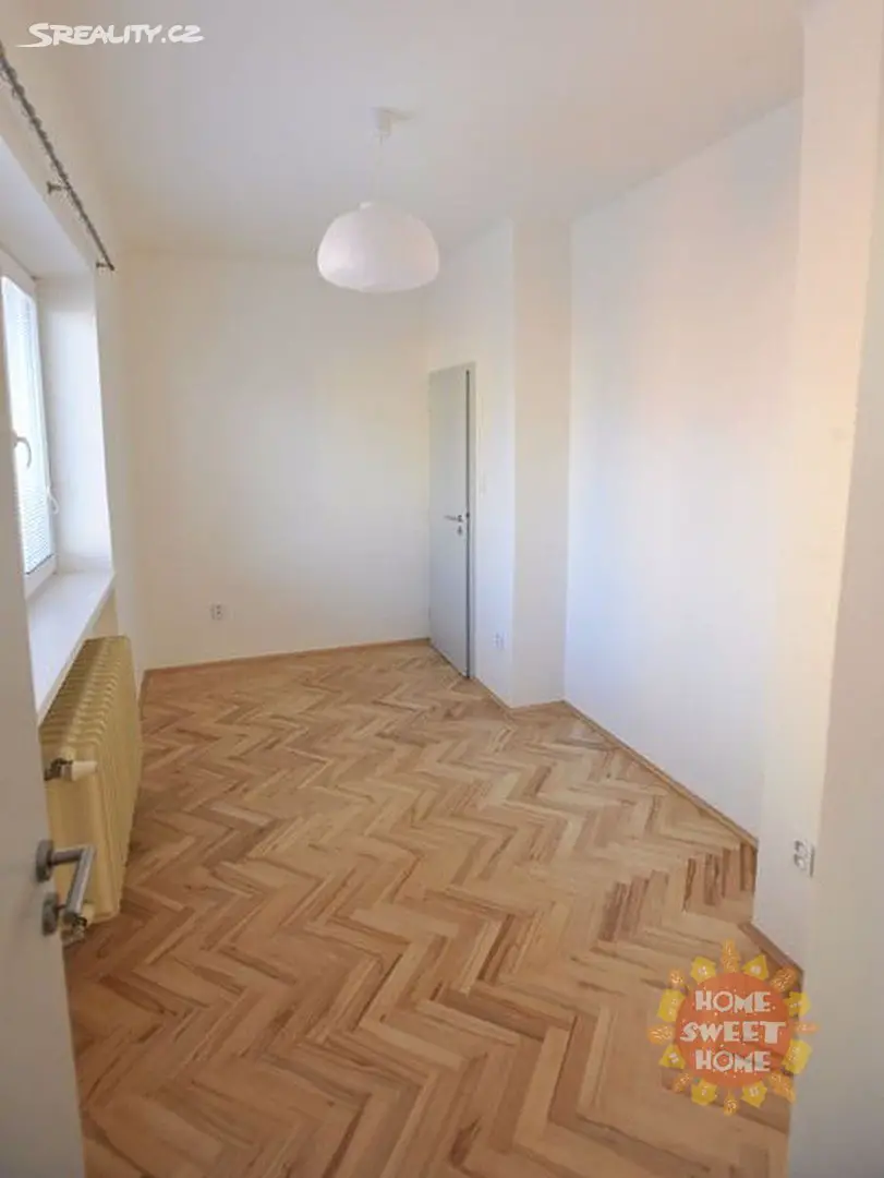 Pronájem bytu 3+1 68 m², U Roháčových kasáren, Praha 10 - Vršovice