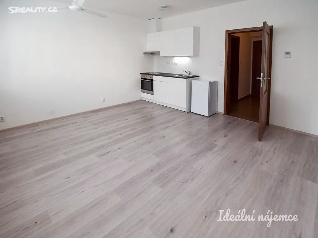 Pronájem bytu 1+kk 30 m², Chudčická, Brno - Žebětín
