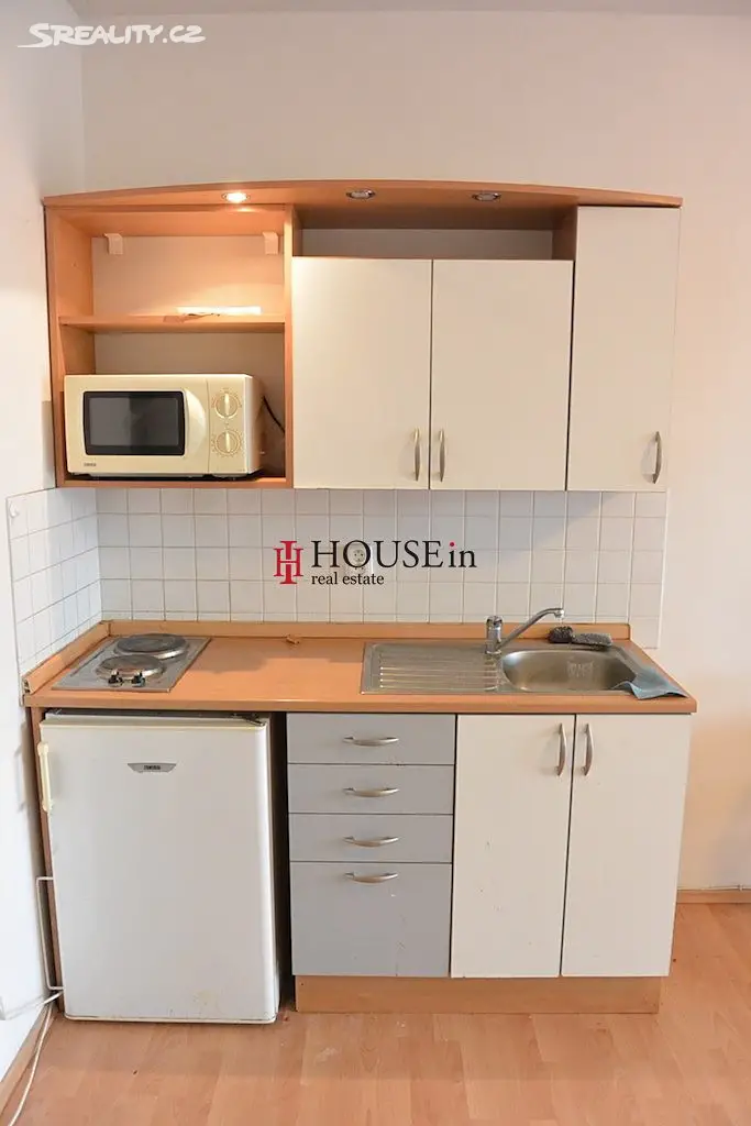 Pronájem bytu 1+kk 35 m², Kozácká, Praha 10 - Vršovice