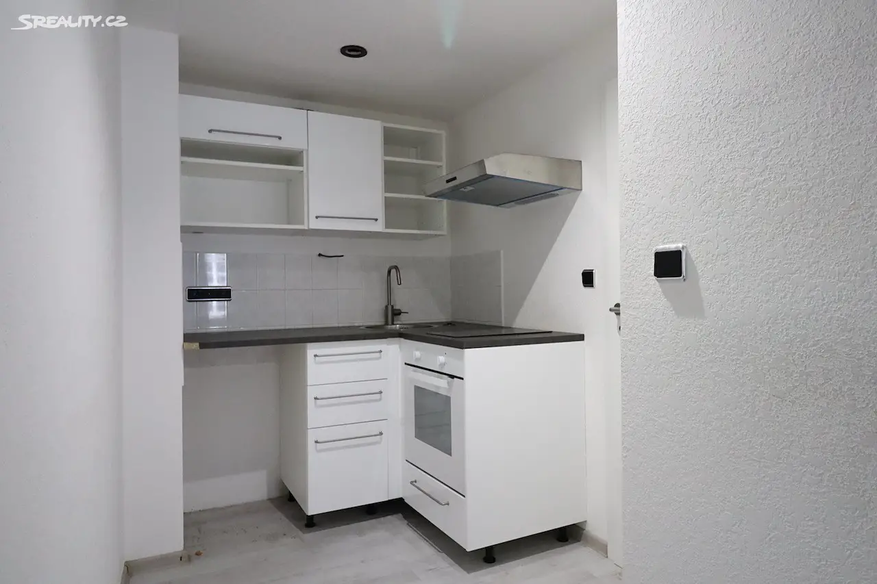 Pronájem bytu 1+1 30 m² (Mezonet), Navrátilova, Praha - Nové Město